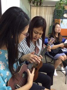 Ukelele-12